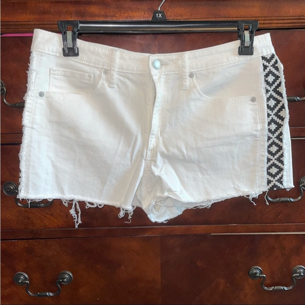 4 for 24$. Universal Thread High Rise shorts
